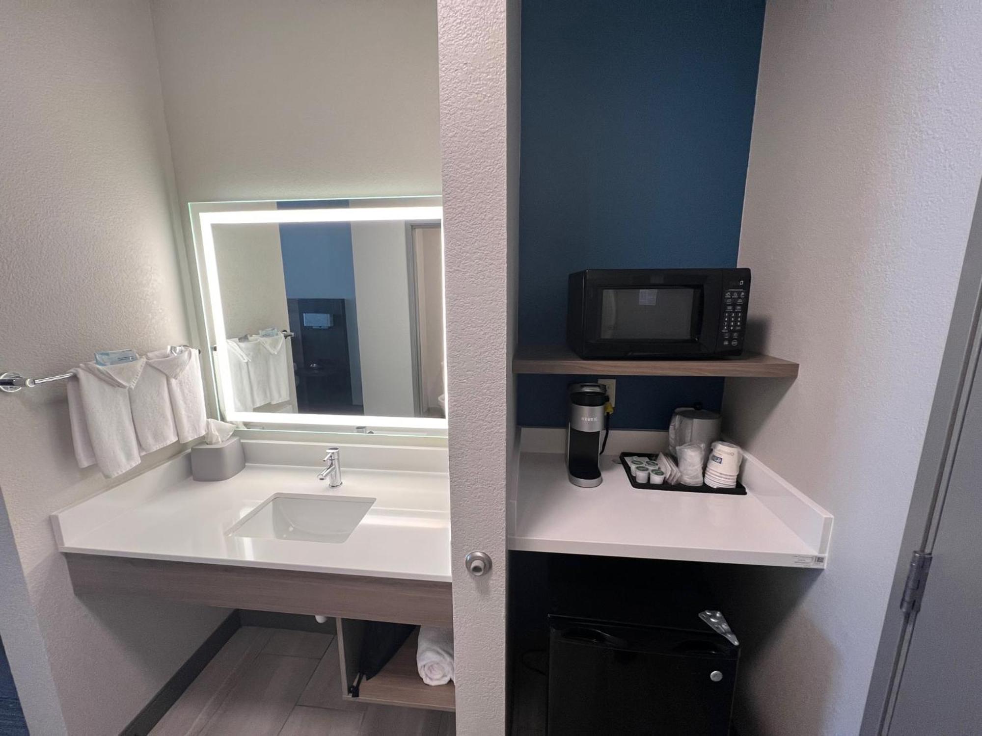 Holiday Inn Express - Wichita North - Park City By Ihg Exteriér fotografie