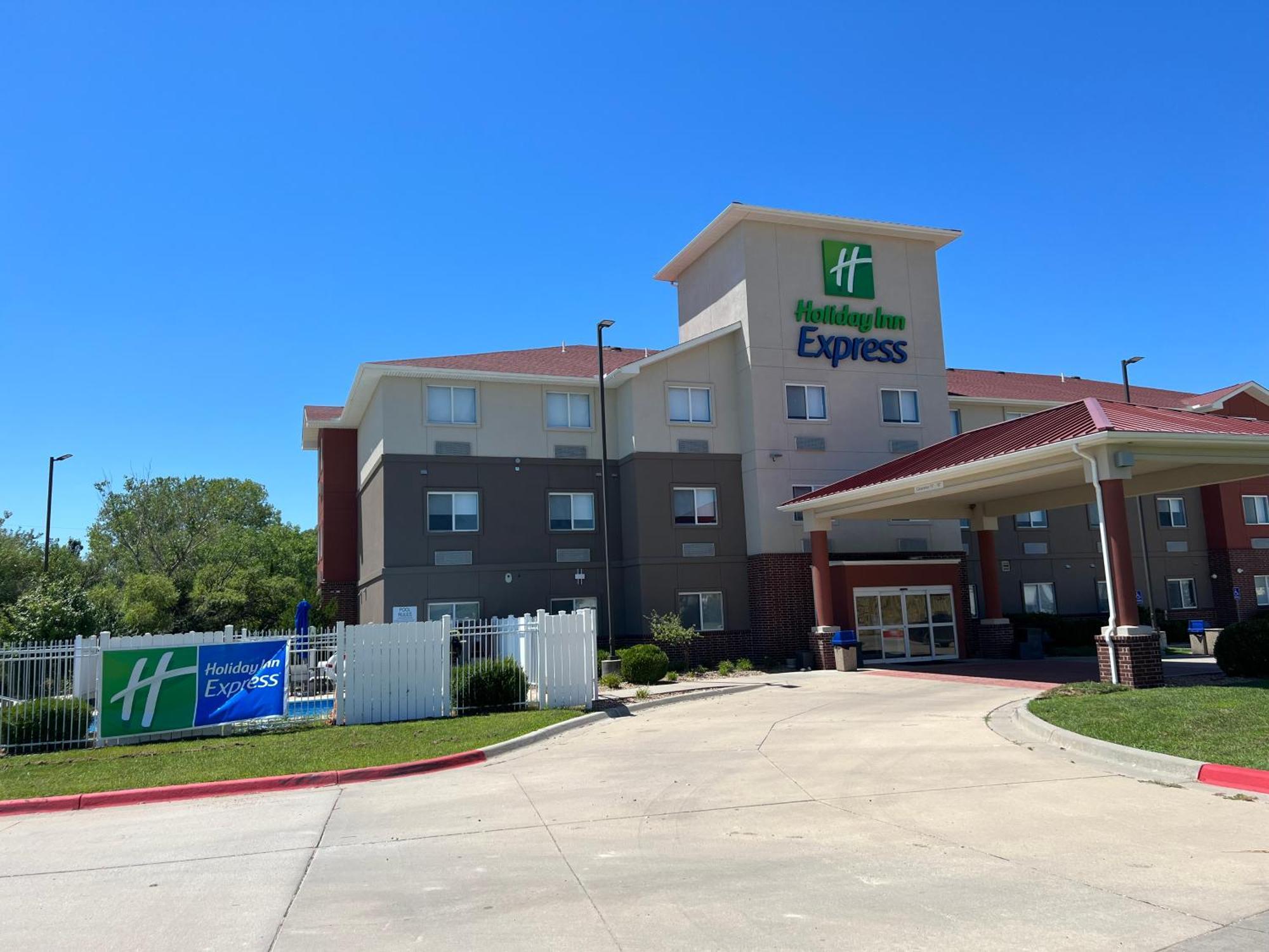 Holiday Inn Express - Wichita North - Park City By Ihg Exteriér fotografie